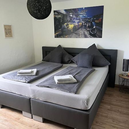 Gaestezimmer Melina Am Nuerburgring 아데나우 외부 사진