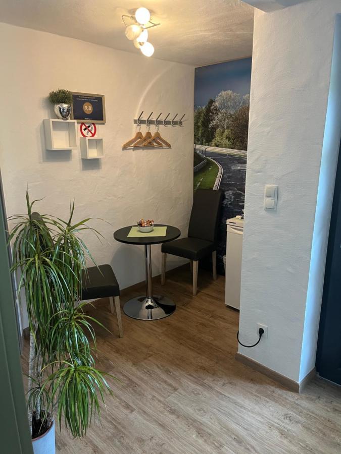Gaestezimmer Melina Am Nuerburgring 아데나우 외부 사진