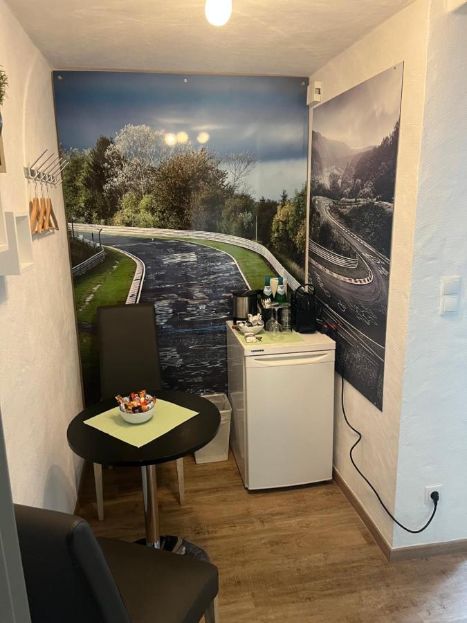 Gaestezimmer Melina Am Nuerburgring 아데나우 외부 사진